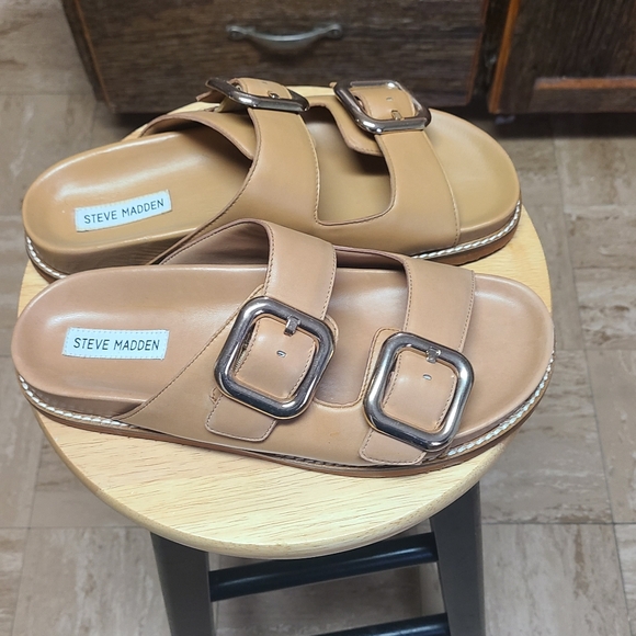 Sandals - Picture 2 of 3